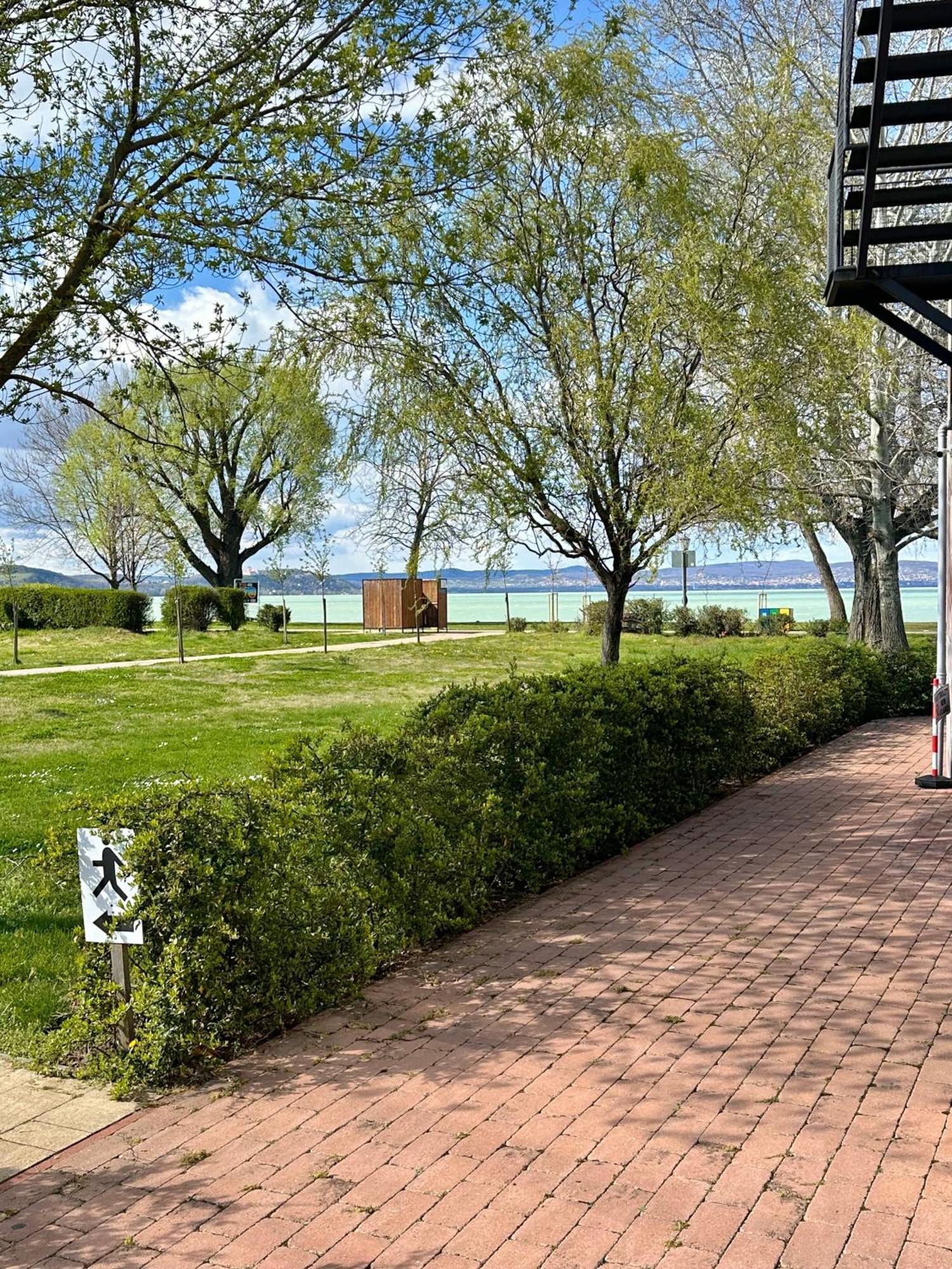 Waterfront Apartmanok Zamárdi Buitenkant foto