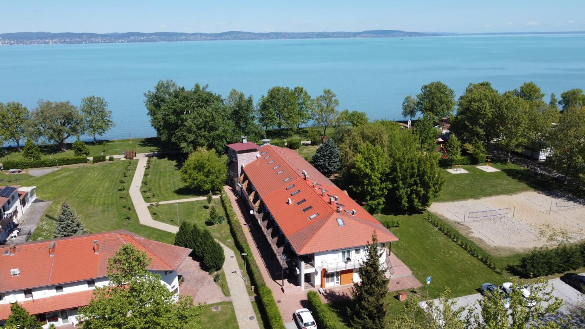 Waterfront Apartmanok Zamárdi Buitenkant foto