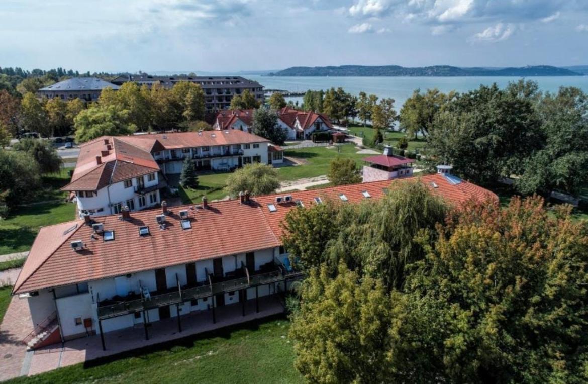 Waterfront Apartmanok Zamárdi Buitenkant foto