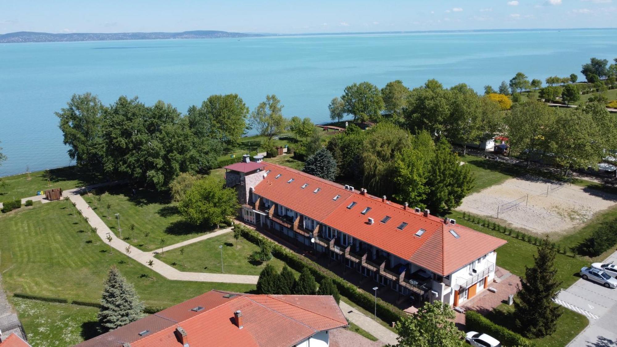 Waterfront Apartmanok Zamárdi Buitenkant foto